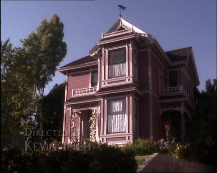 Charmed-Online_dot_net-2x03ThePaintedWorld0311.jpg