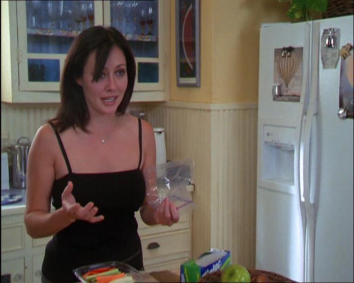 Charmed-Online_dot_net-2x03ThePaintedWorld0320.jpg