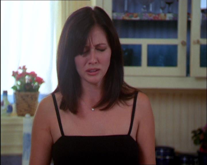 Charmed-Online_dot_net-2x03ThePaintedWorld0330.jpg