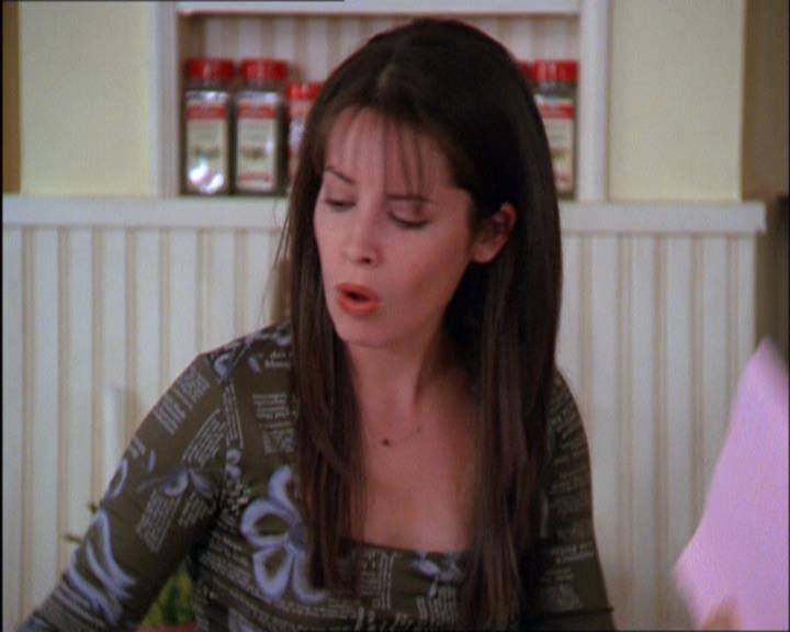 Charmed-Online_dot_net-2x03ThePaintedWorld0343.jpg