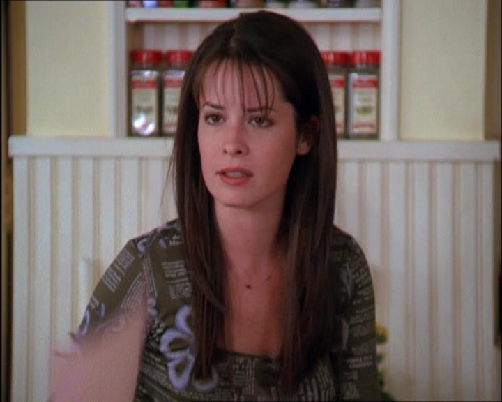 Charmed-Online_dot_net-2x03ThePaintedWorld0348.jpg