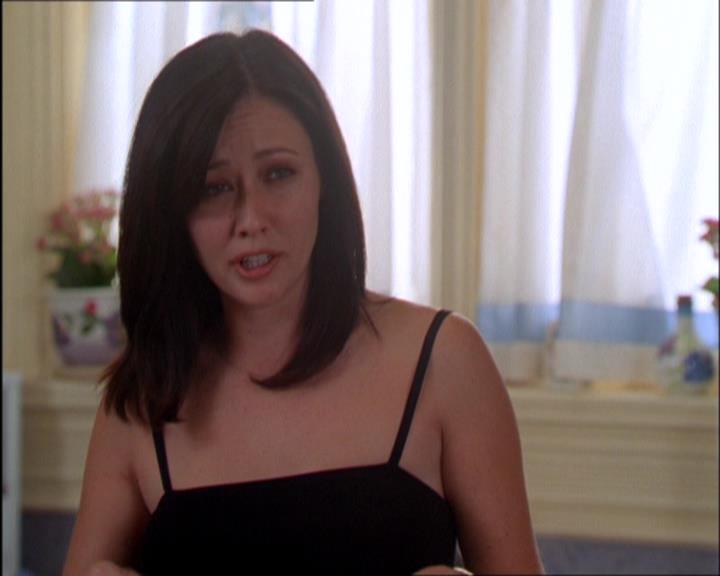 Charmed-Online_dot_net-2x03ThePaintedWorld0391.jpg