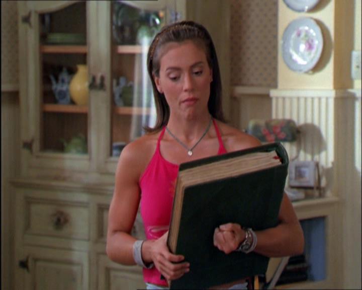 Charmed-Online_dot_net-2x03ThePaintedWorld0396.jpg