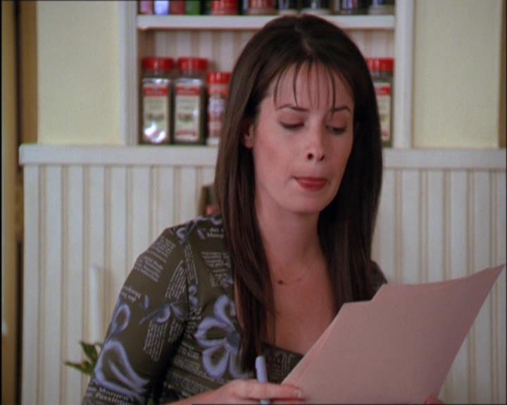 Charmed-Online_dot_net-2x03ThePaintedWorld0402.jpg