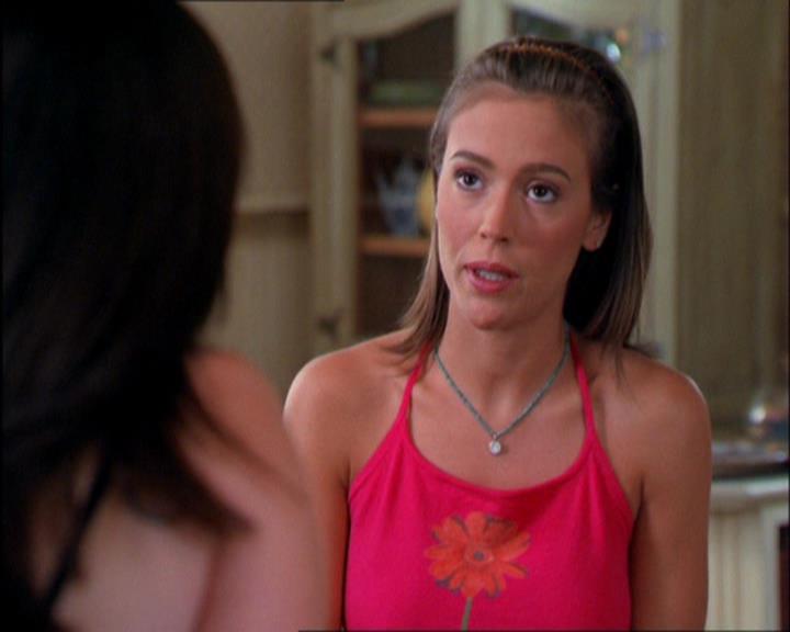 Charmed-Online_dot_net-2x03ThePaintedWorld0412.jpg