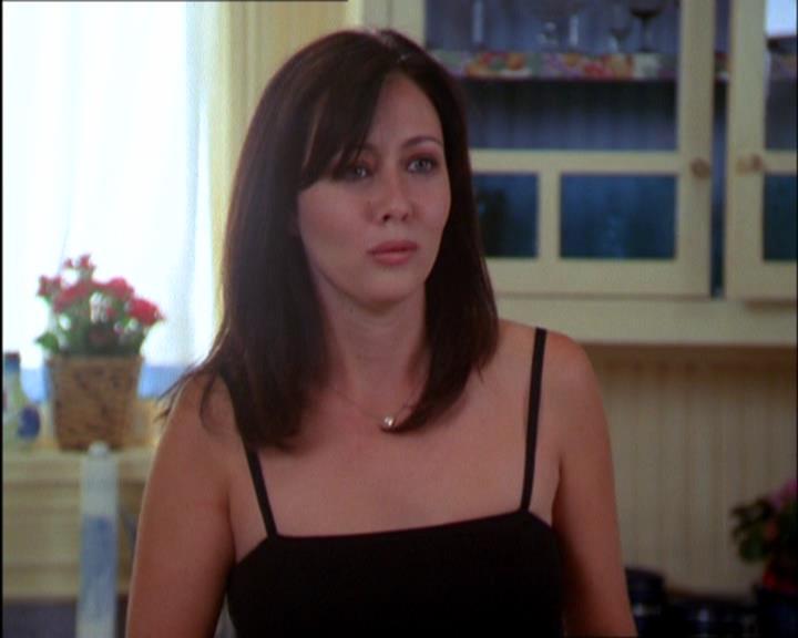 Charmed-Online_dot_net-2x03ThePaintedWorld0460.jpg