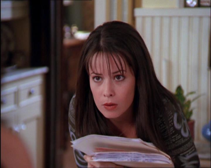 Charmed-Online_dot_net-2x03ThePaintedWorld0474.jpg