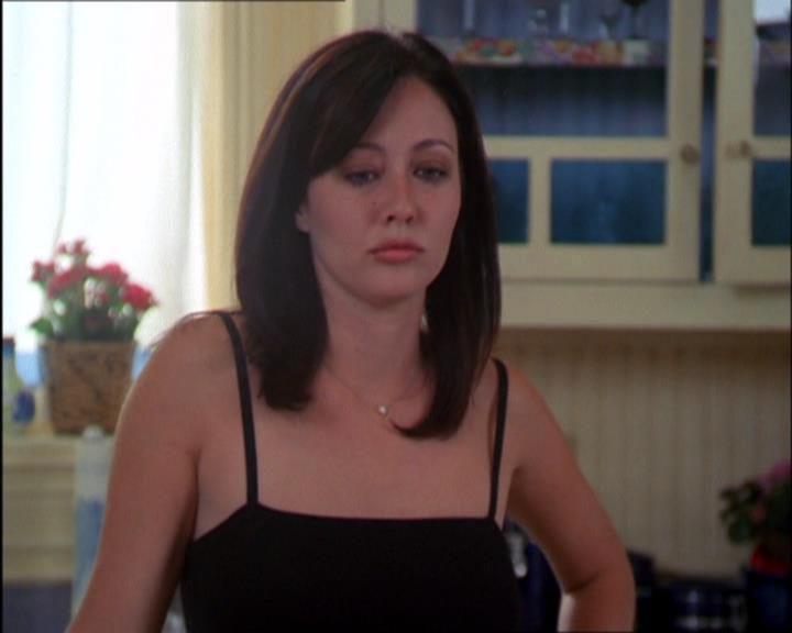 Charmed-Online_dot_net-2x03ThePaintedWorld0480.jpg