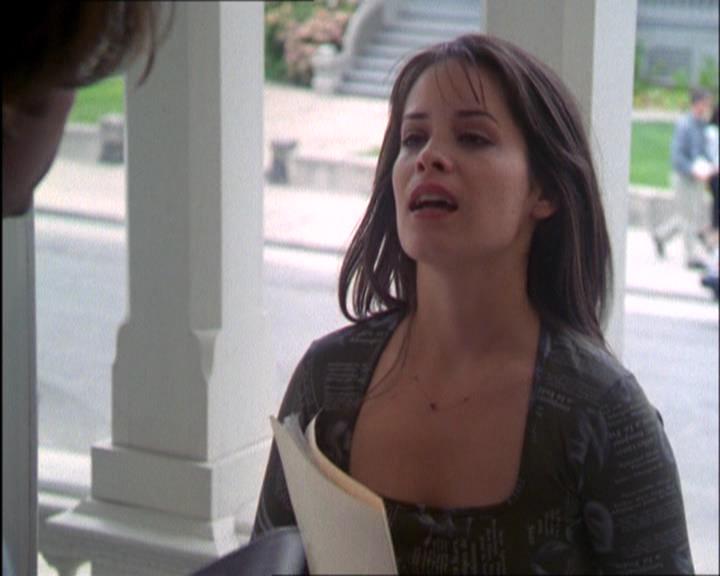 Charmed-Online_dot_net-2x03ThePaintedWorld0498.jpg