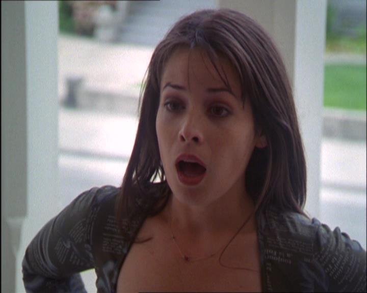 Charmed-Online_dot_net-2x03ThePaintedWorld0512.jpg