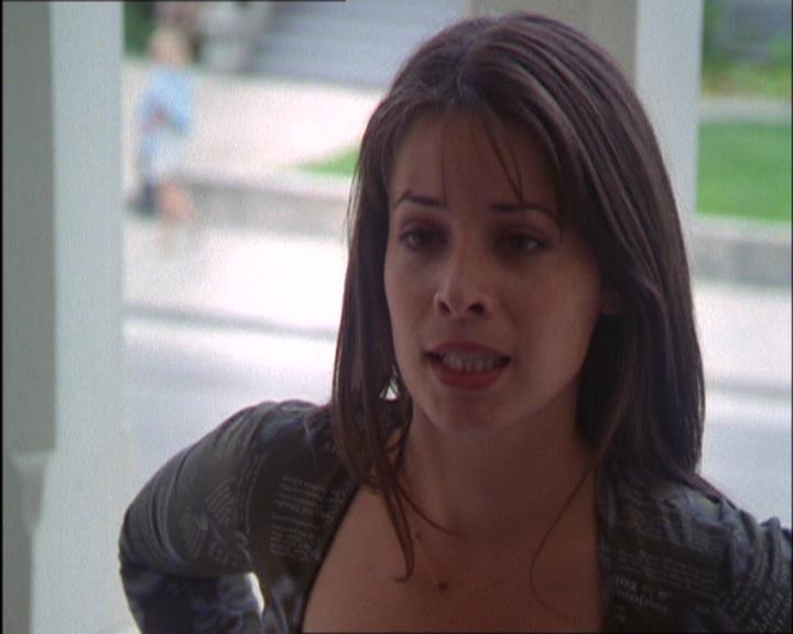 Charmed-Online_dot_net-2x03ThePaintedWorld0515.jpg