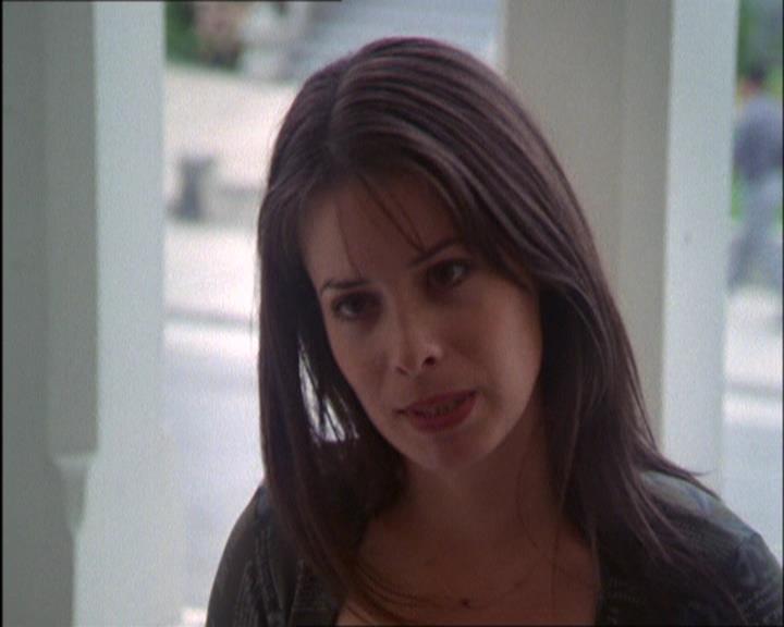Charmed-Online_dot_net-2x03ThePaintedWorld0534.jpg