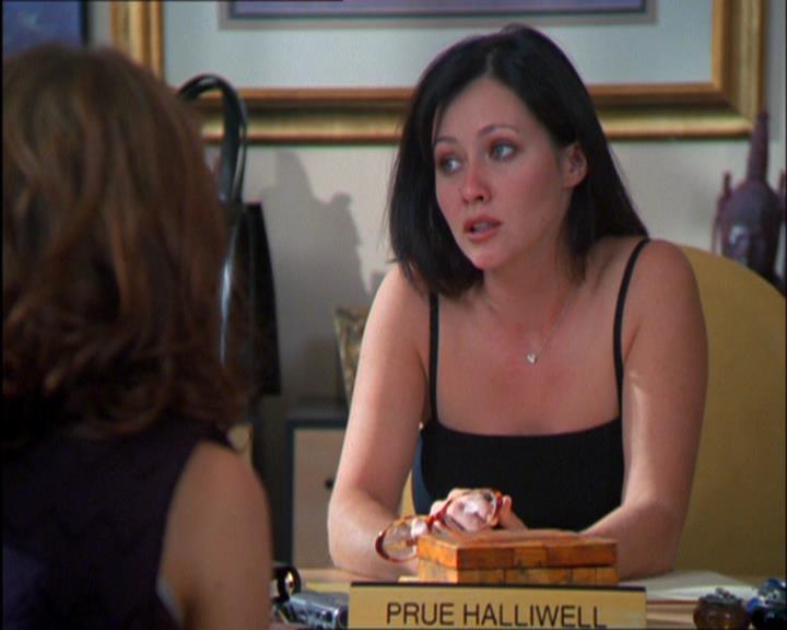 Charmed-Online_dot_net-2x03ThePaintedWorld0576.jpg