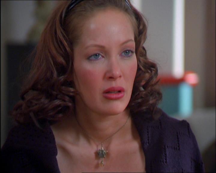 Charmed-Online_dot_net-2x03ThePaintedWorld0619.jpg