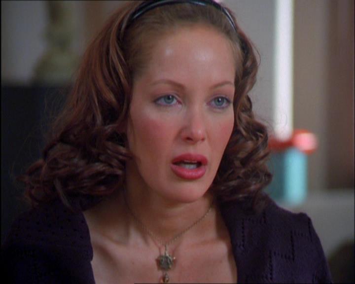 Charmed-Online_dot_net-2x03ThePaintedWorld0621.jpg