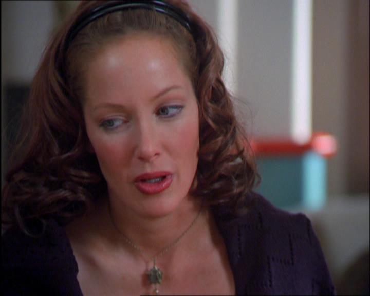 Charmed-Online_dot_net-2x03ThePaintedWorld0629.jpg