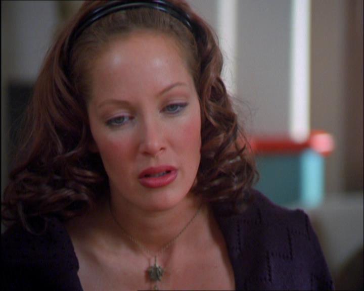 Charmed-Online_dot_net-2x03ThePaintedWorld0634.jpg