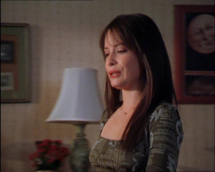 Charmed-Online_dot_net-2x03ThePaintedWorld0685.jpg