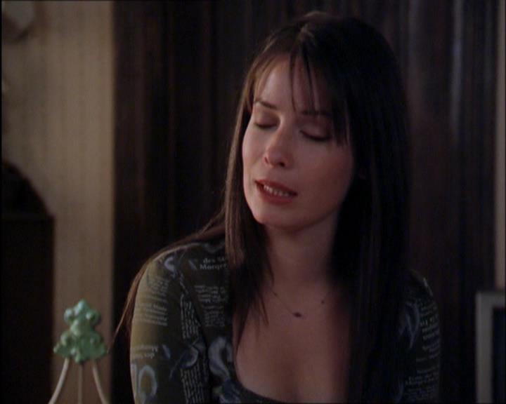 Charmed-Online_dot_net-2x03ThePaintedWorld0717.jpg