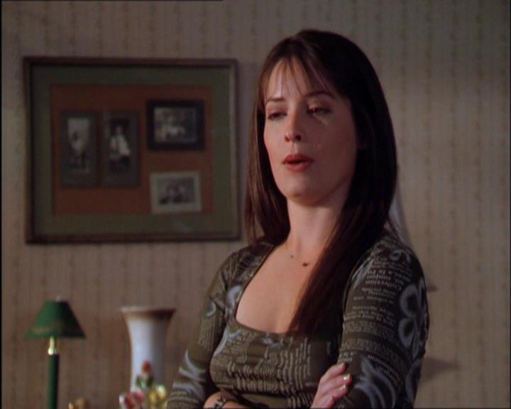 Charmed-Online_dot_net-2x03ThePaintedWorld0732.jpg