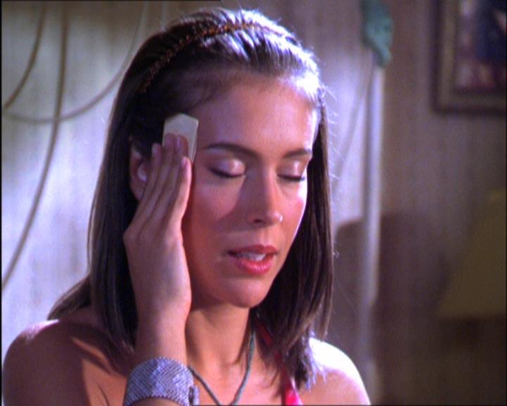 Charmed-Online_dot_net-2x03ThePaintedWorld0780.jpg