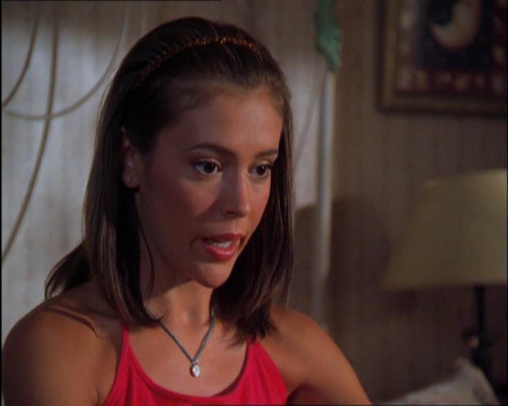 Charmed-Online_dot_net-2x03ThePaintedWorld0804.jpg