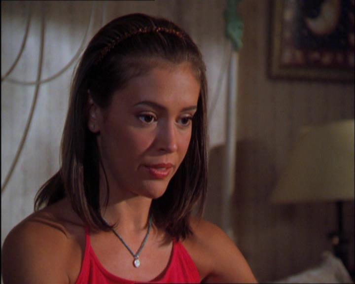 Charmed-Online_dot_net-2x03ThePaintedWorld0806.jpg