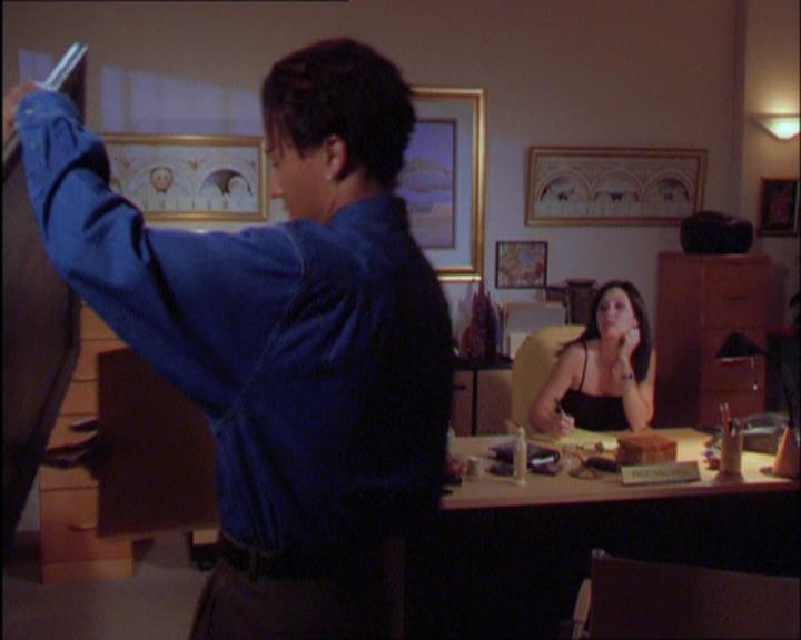 Charmed-Online_dot_net-2x03ThePaintedWorld0815.jpg