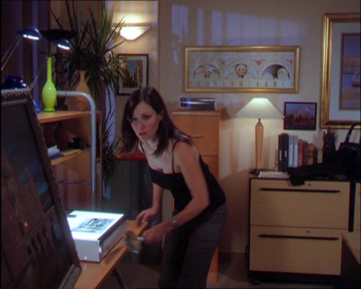 Charmed-Online_dot_net-2x03ThePaintedWorld0862.jpg