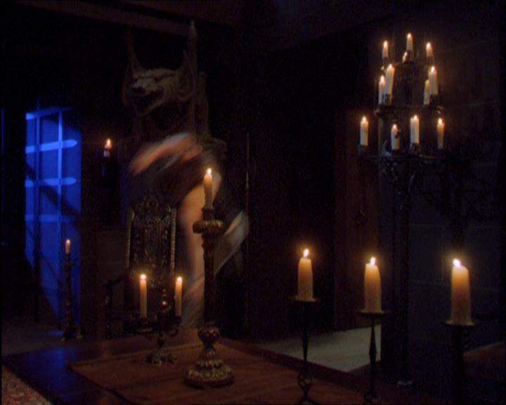 Charmed-Online_dot_net-2x03ThePaintedWorld0895.jpg
