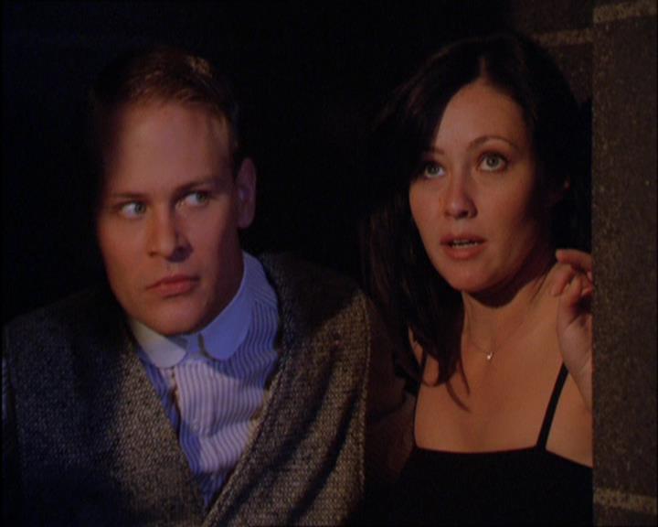 Charmed-Online_dot_net-2x03ThePaintedWorld0927.jpg