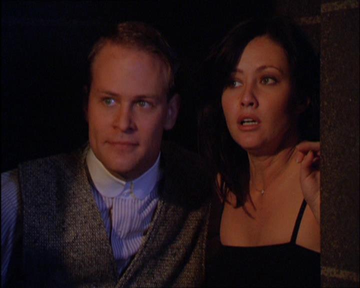 Charmed-Online_dot_net-2x03ThePaintedWorld0930.jpg