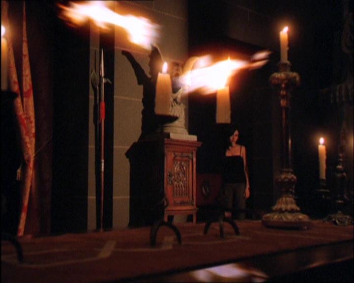 Charmed-Online_dot_net-2x03ThePaintedWorld0934.jpg