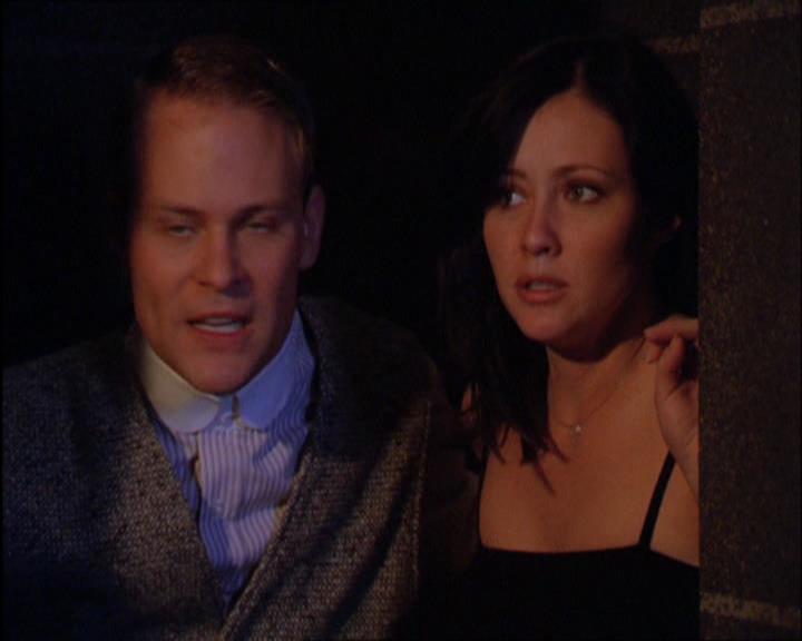 Charmed-Online_dot_net-2x03ThePaintedWorld0937.jpg
