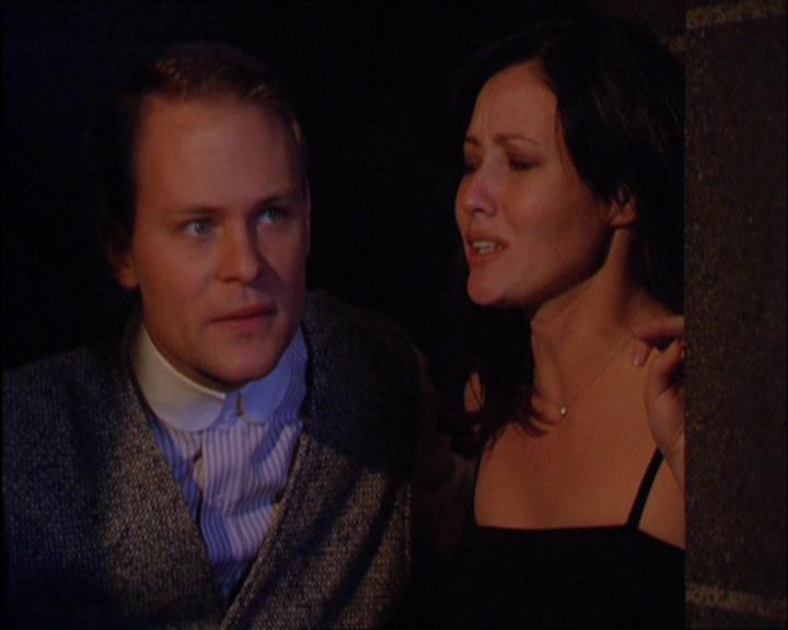 Charmed-Online_dot_net-2x03ThePaintedWorld0942.jpg