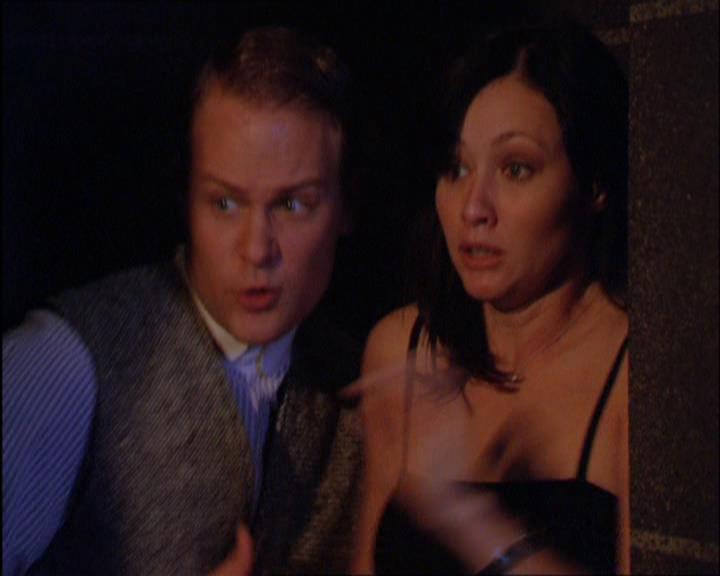 Charmed-Online_dot_net-2x03ThePaintedWorld0945.jpg