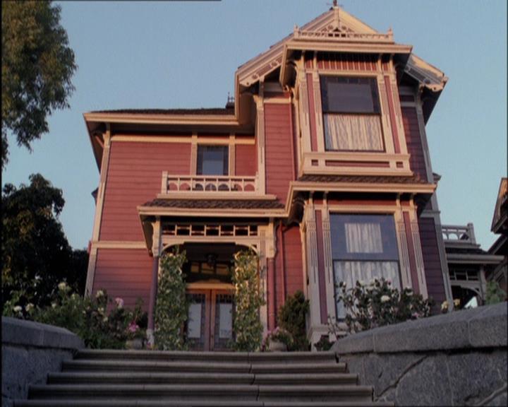 Charmed-Online_dot_net-2x03ThePaintedWorld0958.jpg