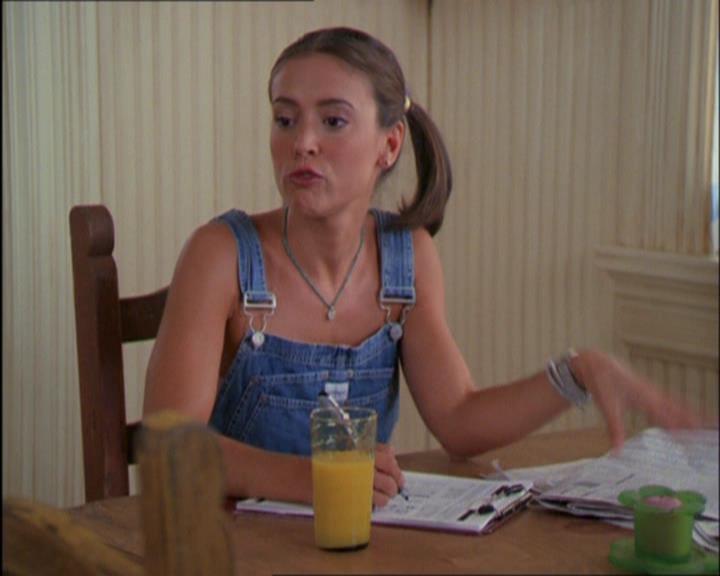 Charmed-Online_dot_net-2x03ThePaintedWorld0968.jpg