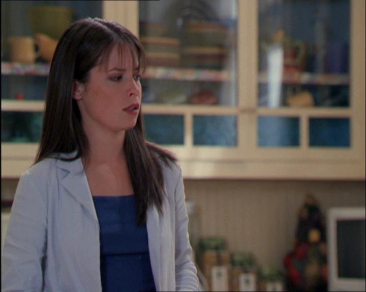Charmed-Online_dot_net-2x03ThePaintedWorld0976.jpg