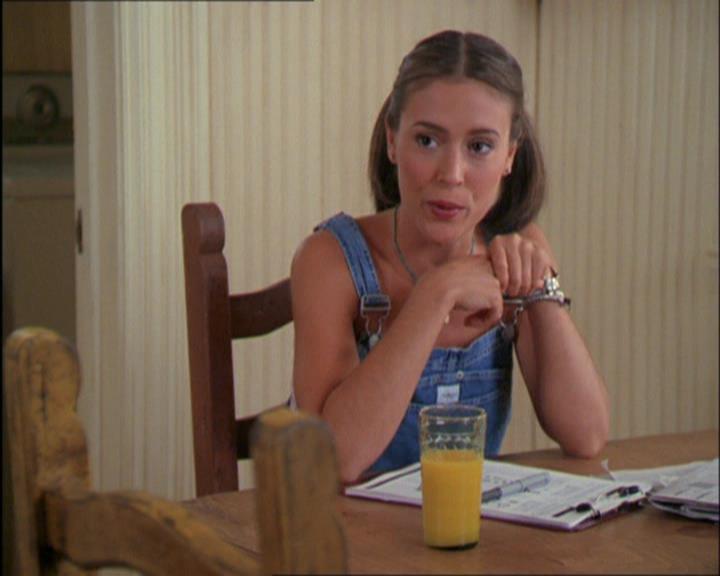 Charmed-Online_dot_net-2x03ThePaintedWorld1067.jpg