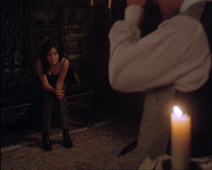 Charmed-Online_dot_net-2x03ThePaintedWorld1073.jpg