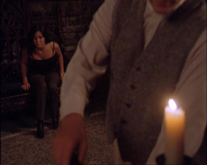 Charmed-Online_dot_net-2x03ThePaintedWorld1107.jpg