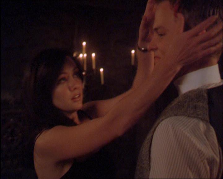 Charmed-Online_dot_net-2x03ThePaintedWorld1112.jpg