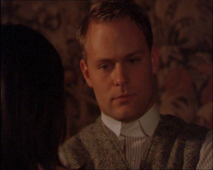 Charmed-Online_dot_net-2x03ThePaintedWorld1154.jpg