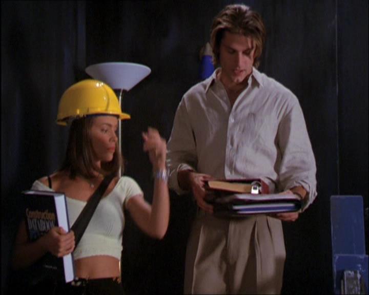 Charmed-Online_dot_net-2x03ThePaintedWorld1194.jpg