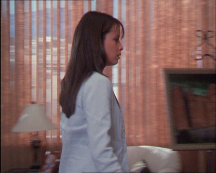 Charmed-Online_dot_net-2x03ThePaintedWorld1219.jpg