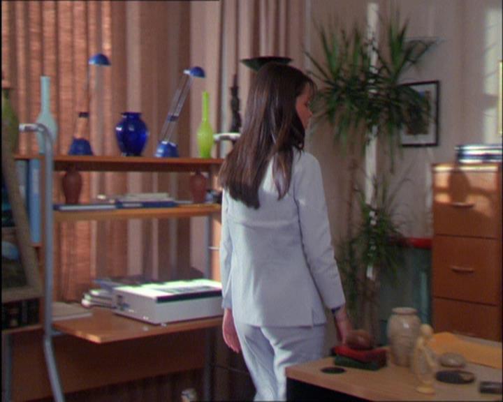 Charmed-Online_dot_net-2x03ThePaintedWorld1221.jpg