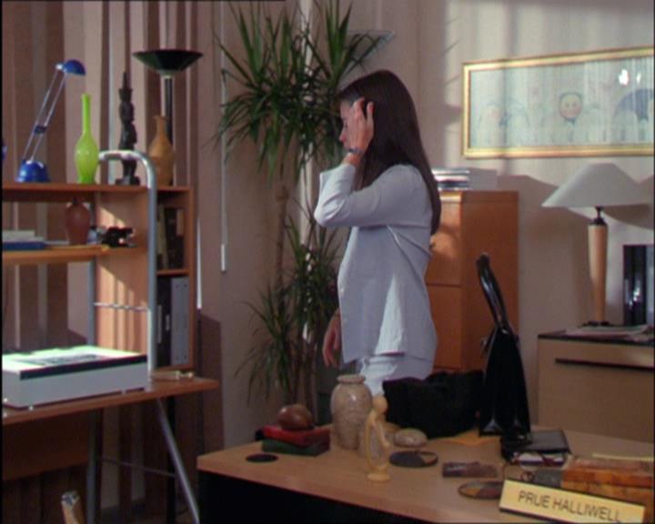 Charmed-Online_dot_net-2x03ThePaintedWorld1228.jpg