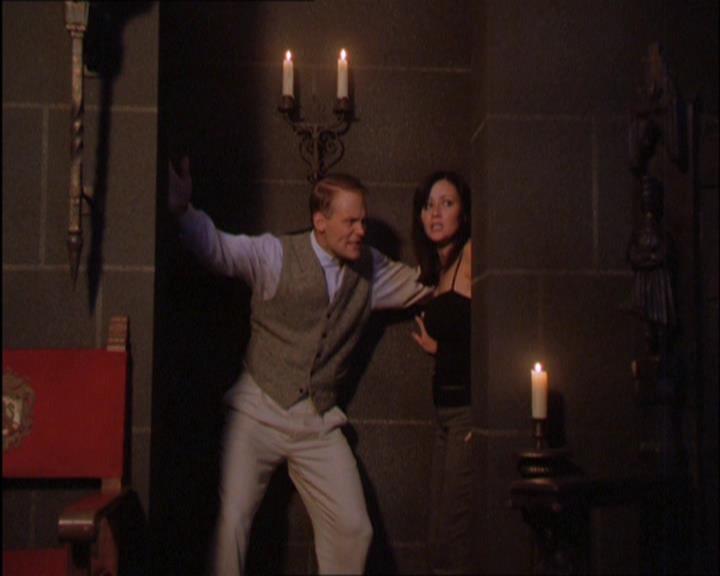 Charmed-Online_dot_net-2x03ThePaintedWorld1287.jpg