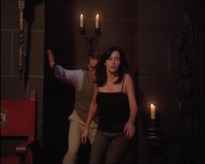 Charmed-Online_dot_net-2x03ThePaintedWorld1295.jpg